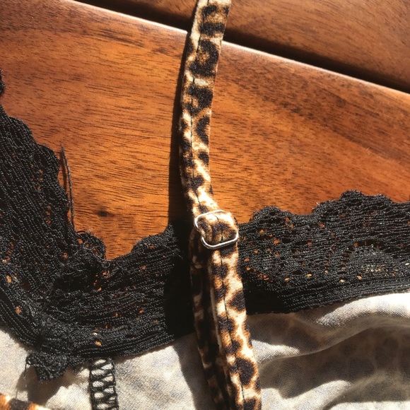2/$20🦋SHEIN CHEETAH TANK - Picture 5 of 6